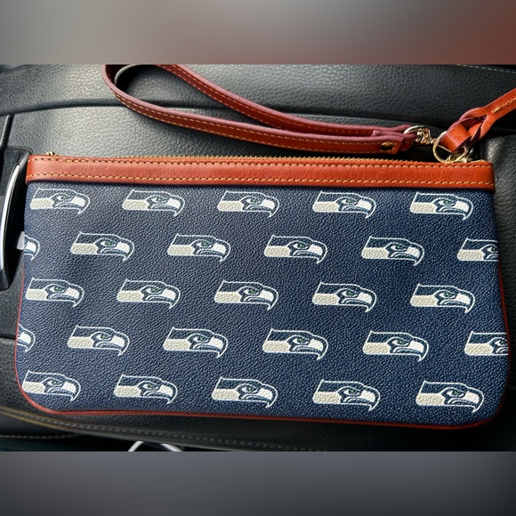 Dooney & Bourke Seattle Seahawks wristlet - Picture 3 of 6